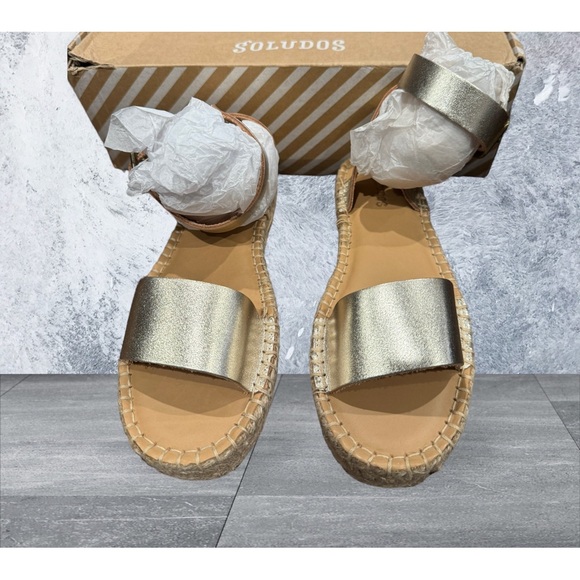 Soludos Cadiz Gold Metallic Platinum Strap Sandals. NIB - Picture 2 of 4